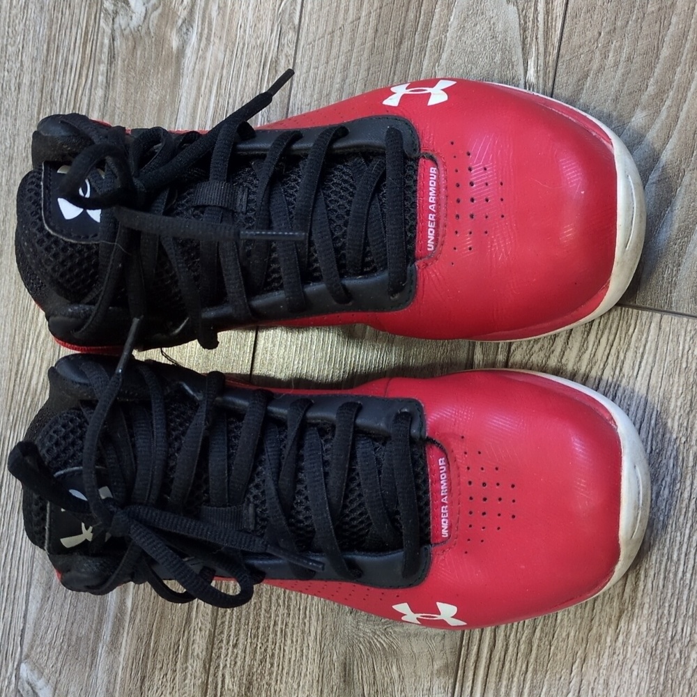 Under Armour Kids Lockdown Red and Black Basketball Sneakers Size 4